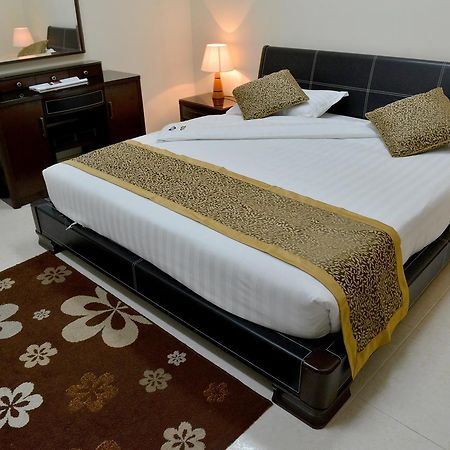 Al Mawasem Al Arbaa ApartHotel Jubail Bagian luar foto