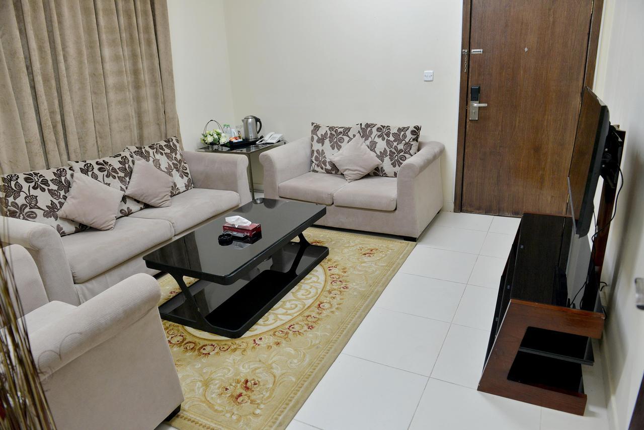 Al Mawasem Al Arbaa ApartHotel Jubail Bagian luar foto