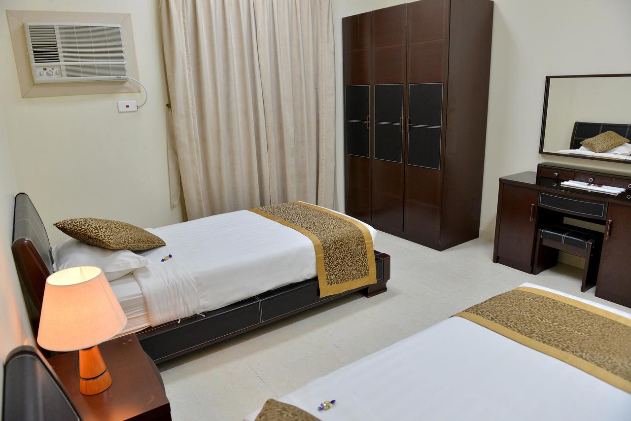 Al Mawasem Al Arbaa ApartHotel Jubail Bagian luar foto
