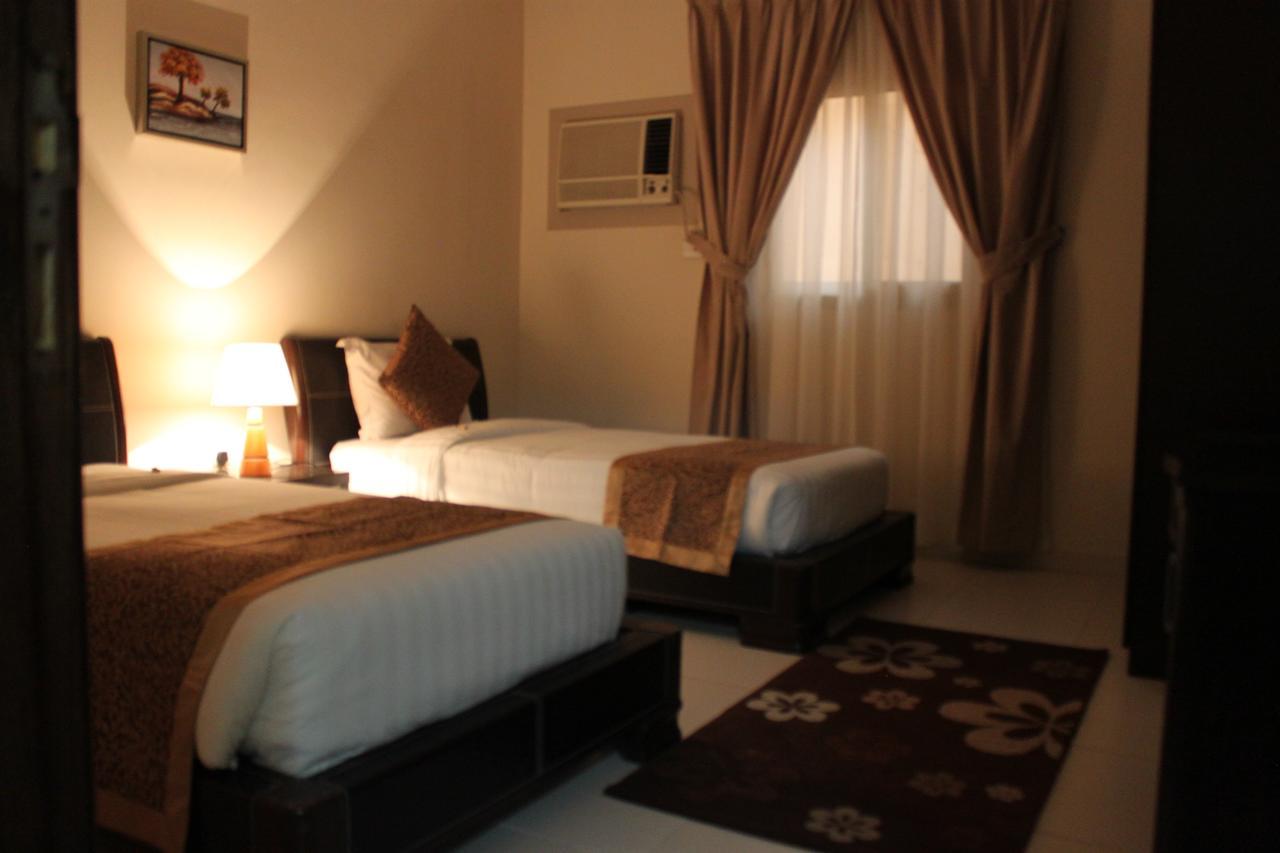 Al Mawasem Al Arbaa ApartHotel Jubail Bagian luar foto