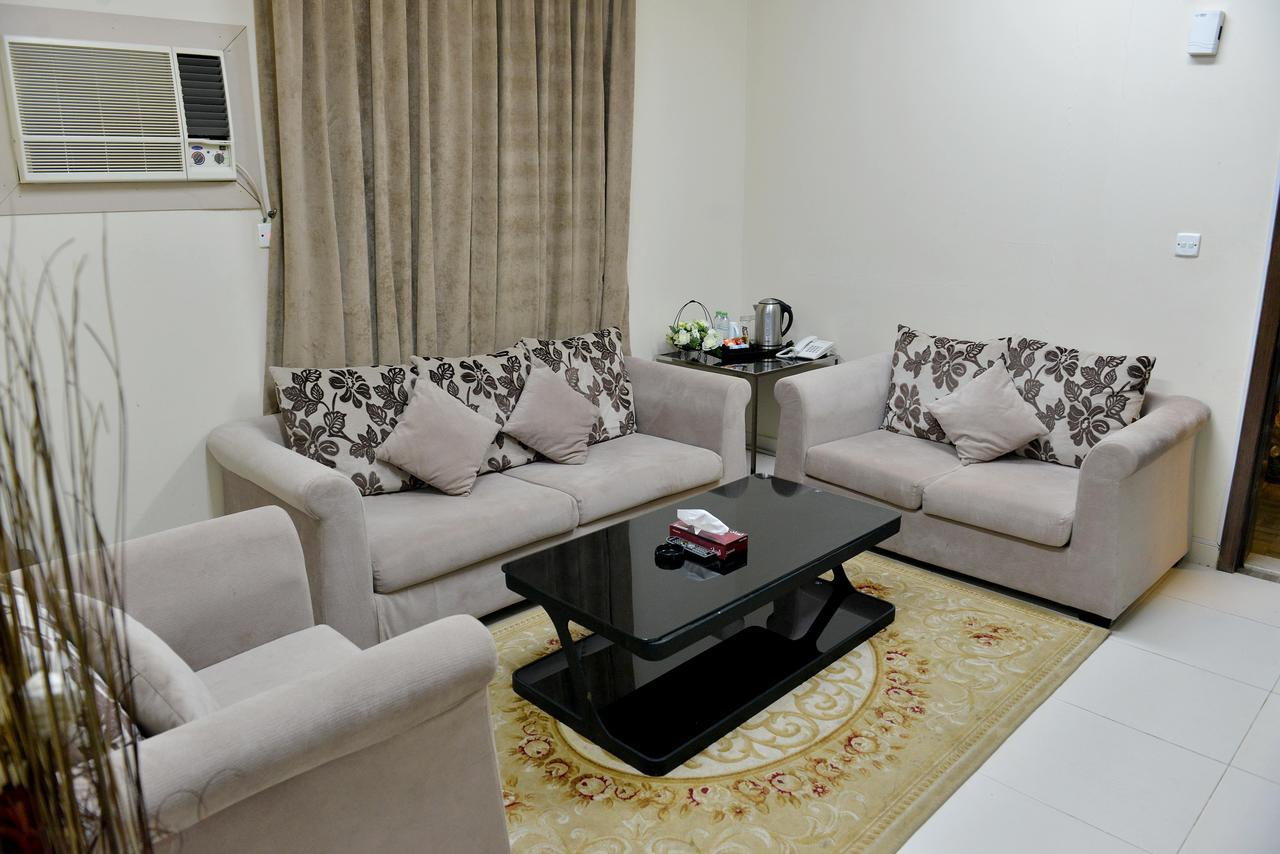 Al Mawasem Al Arbaa ApartHotel Jubail Bagian luar foto