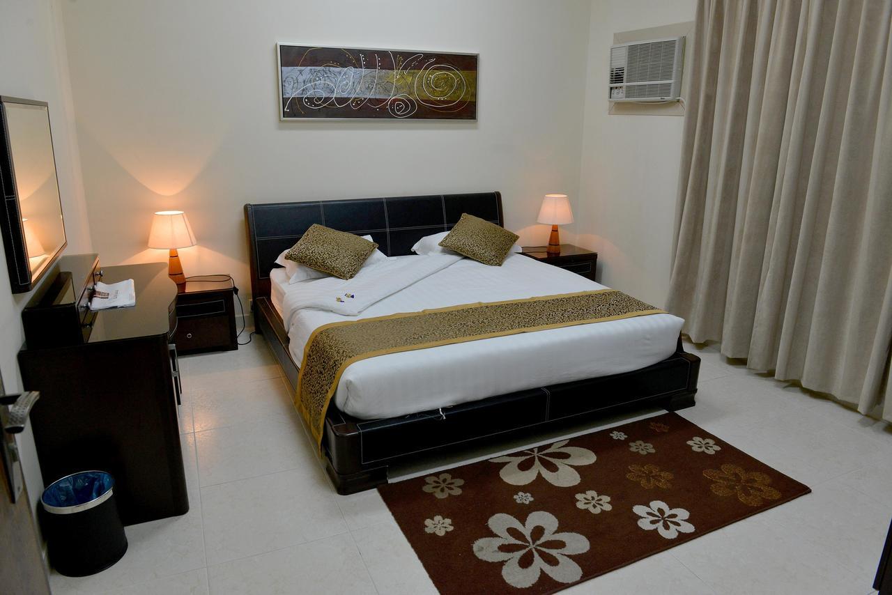 Al Mawasem Al Arbaa ApartHotel Jubail Bagian luar foto