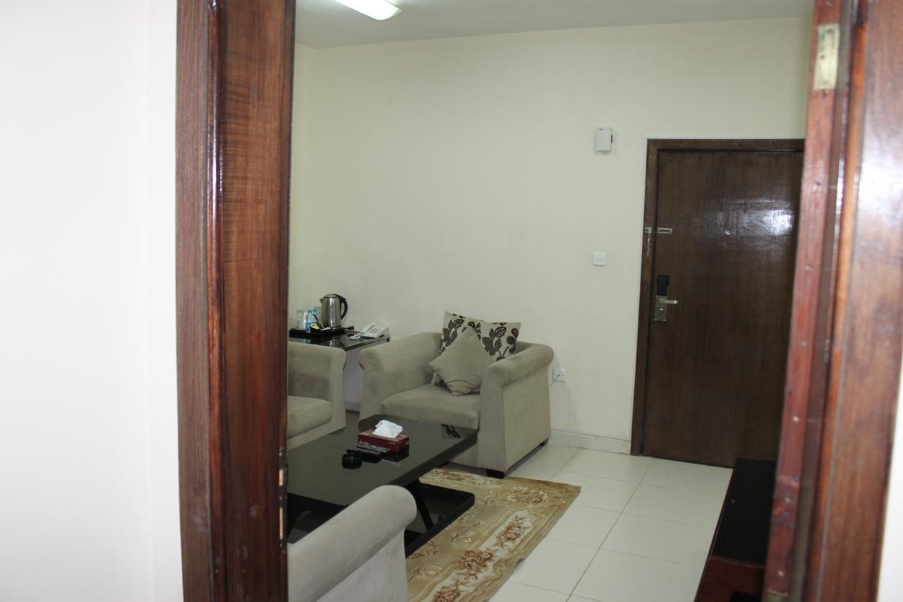 Al Mawasem Al Arbaa ApartHotel Jubail Bagian luar foto