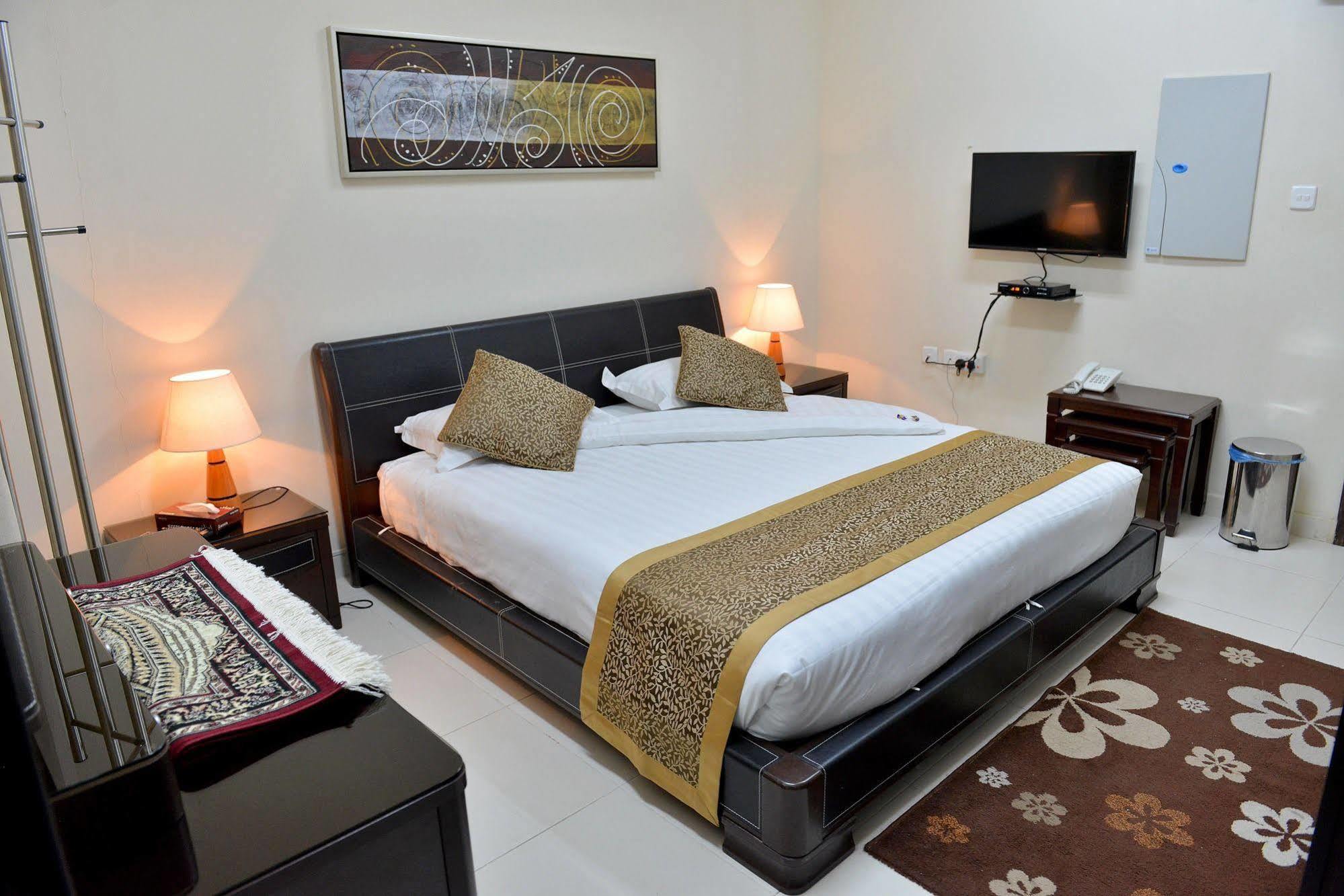 Al Mawasem Al Arbaa ApartHotel Jubail Bagian luar foto