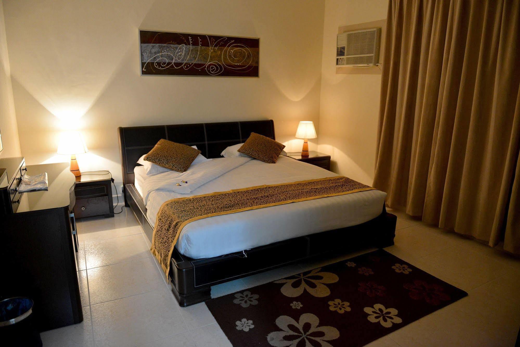 Al Mawasem Al Arbaa ApartHotel Jubail Bagian luar foto