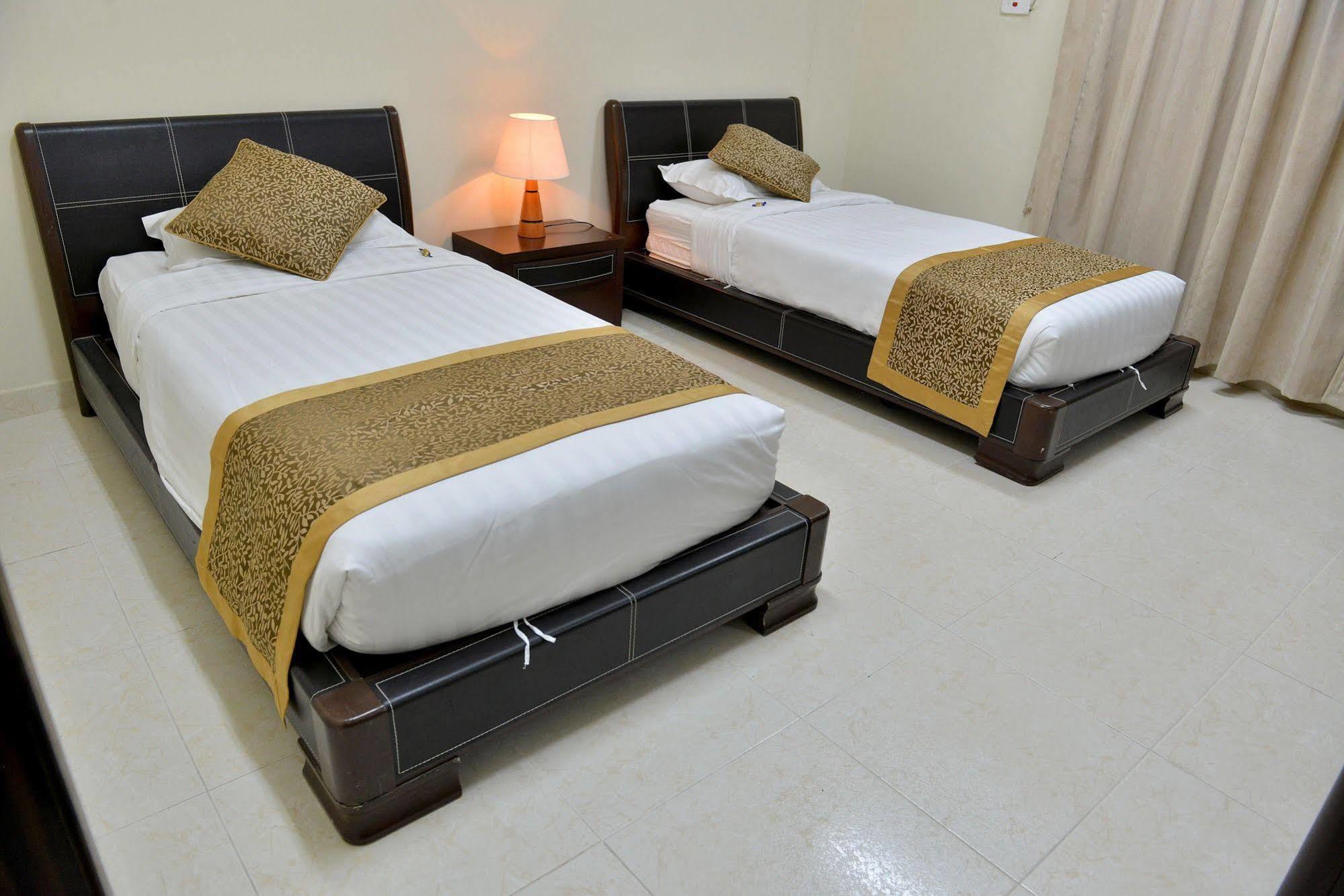 Al Mawasem Al Arbaa ApartHotel Jubail Bagian luar foto